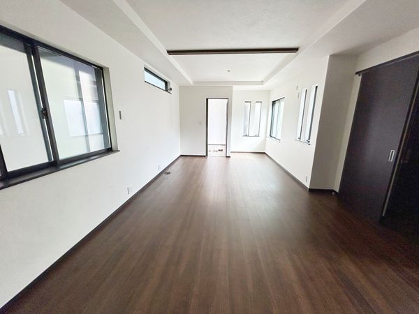 尼崎市杭瀬北新町3丁目 中古戸建 リビング