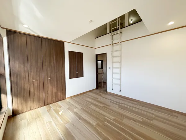 2階洋室約８帖