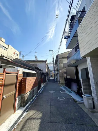 前面道路（北から南に向かって撮影）