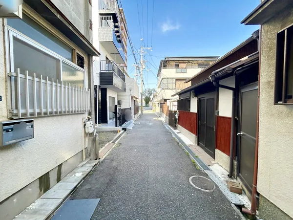 前面道路（南から北に向かって撮影）