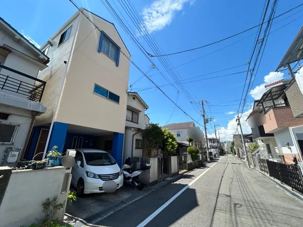 前面６ｍ以上の道路に面した住まいのためゆったりとした立地です