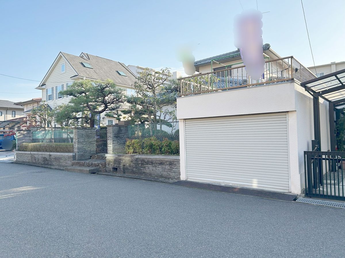 前面道路含む外観