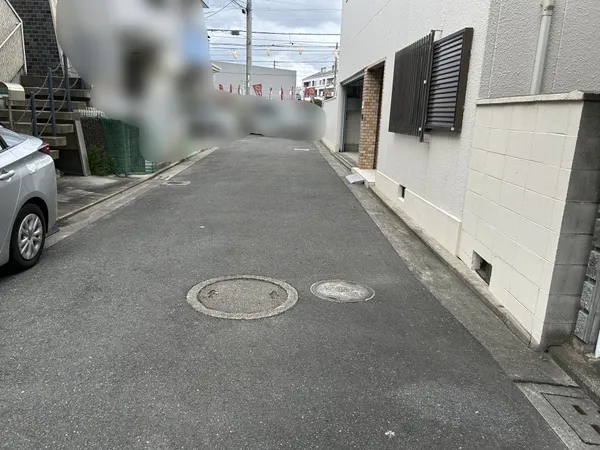 南海本線『石津川』駅徒歩９分。駅までは平坦ルートのため、自転車での走行もスムーズです。スーパーや公園が徒歩5分圏内に揃うロケーション。