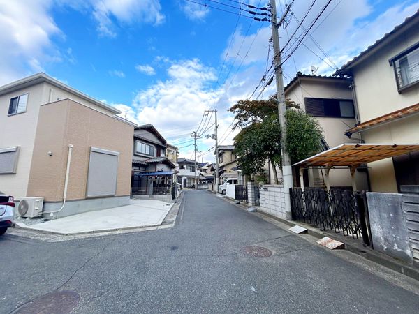 和泉市池田下町 前面道路含む外観 和泉市池田下町 前面道路含む外観