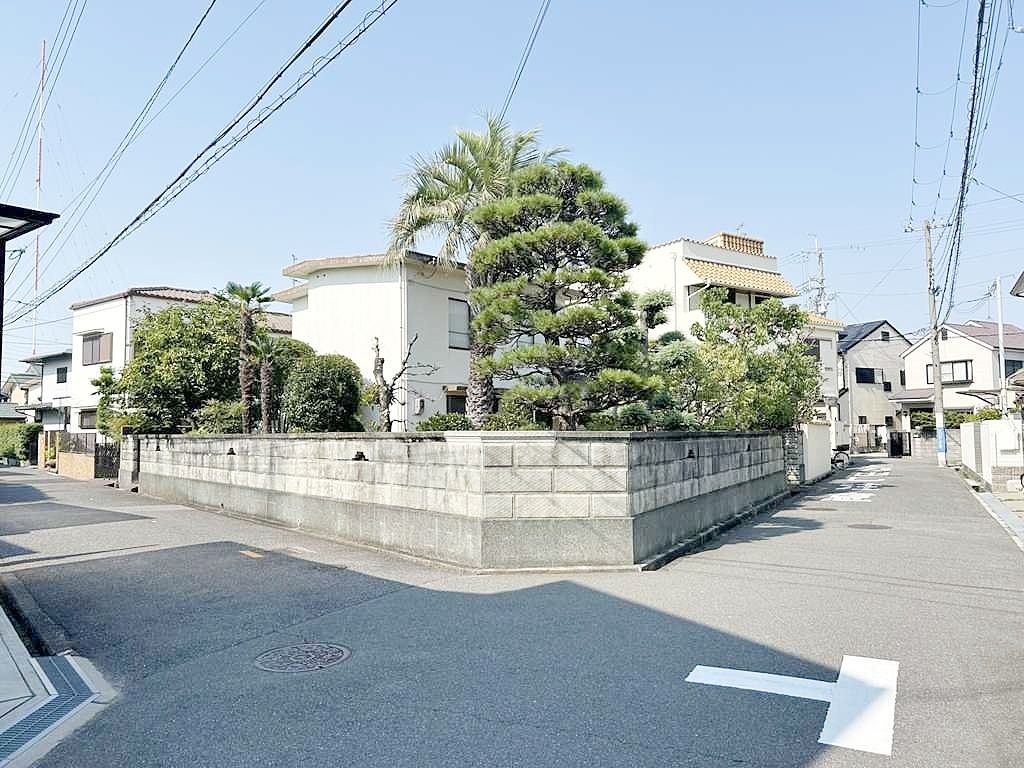 前面道路含む外観