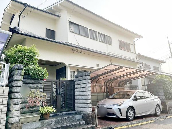 河内長野市北貴望ケ丘 古家付土地 前面道路含む外観