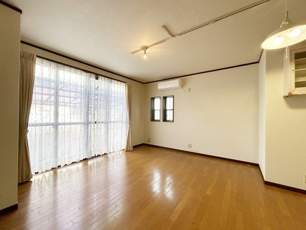 羽曳野市軽里1丁目 リビング