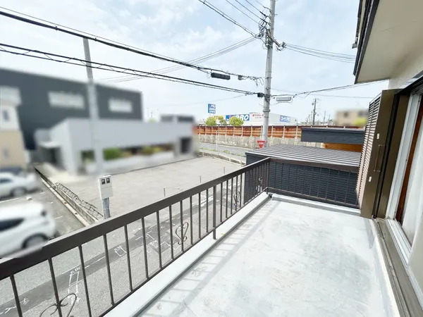2階南側バルコニーになります。