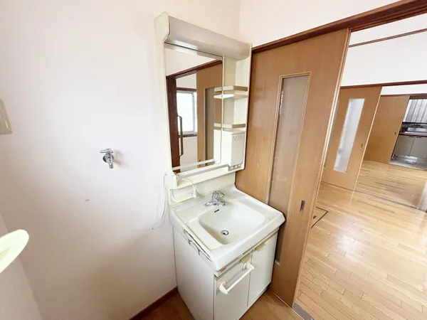 洗面所です。　ぜひご検討下さい