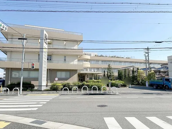 日野病院まで徒歩2分の立地です。