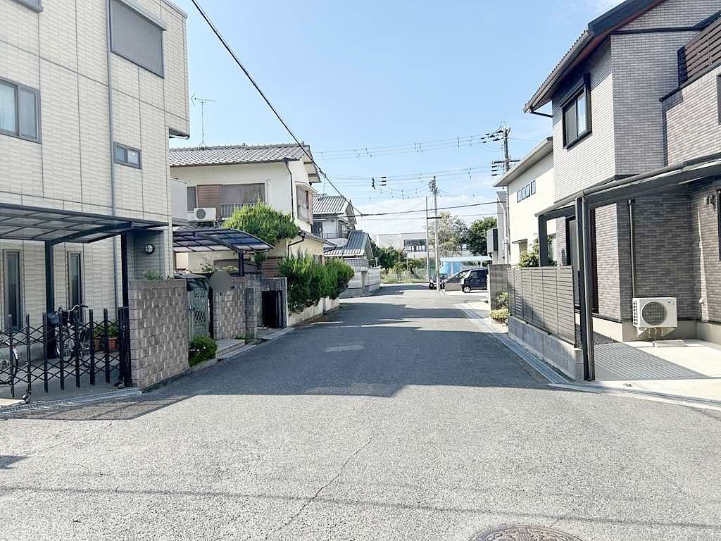 前面道路含む外観