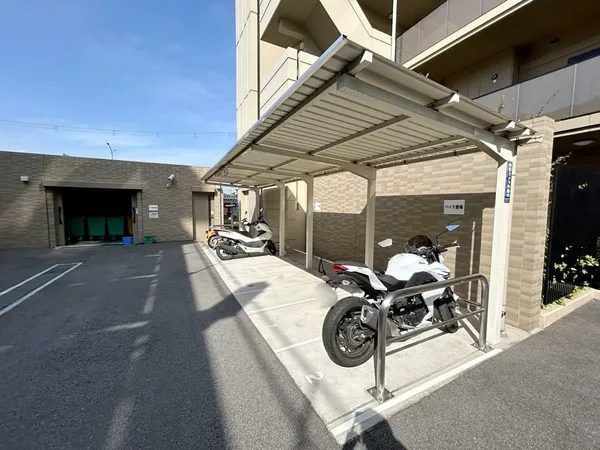 バイク置き場