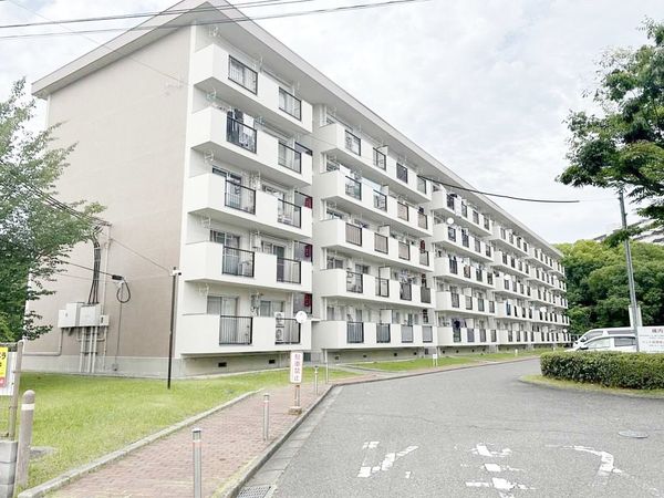 泉北宮山台団地 2-4号棟 外観 泉北宮山台団地 2-4号棟 外観