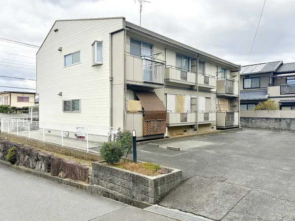 第一種低層住居専用地域につき閑静な住宅街です。