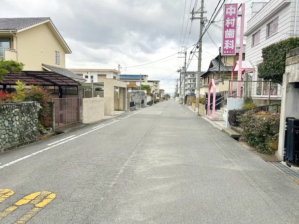 西側道路幅員　約8.0ｍございます。