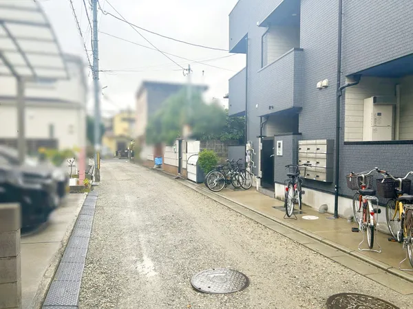 前面道路含む外観