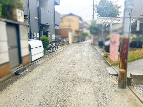 さかいえ 前面道路含む外観