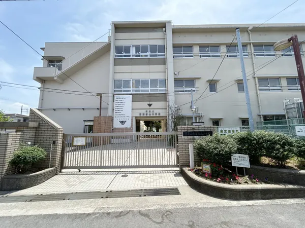 東浅香山小学校まで徒歩6分