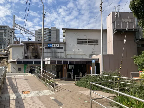 ＪＲ阪和線「浅香」駅徒歩8分。