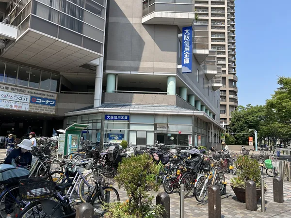 大阪信用金庫堺市駅前支店　徒歩10分。