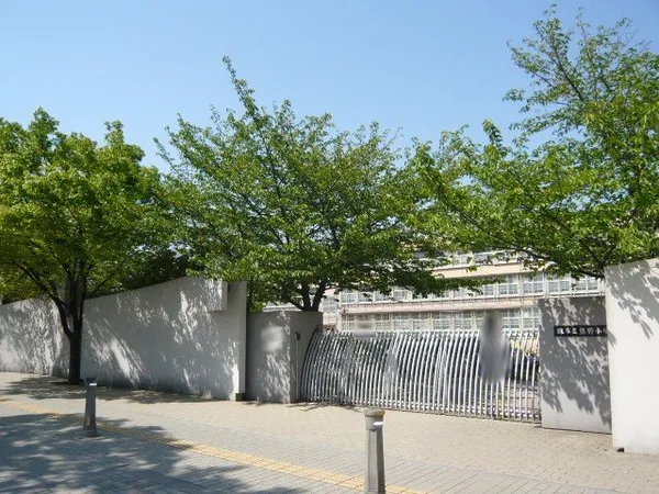 堺市立熊野小学校徒歩5分。