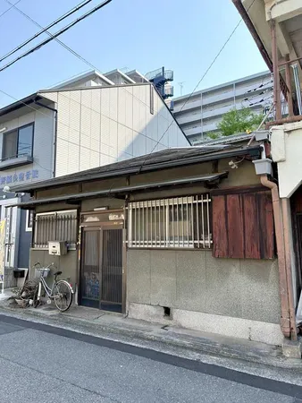 南海本線「堺」駅から徒歩５分の立地です。