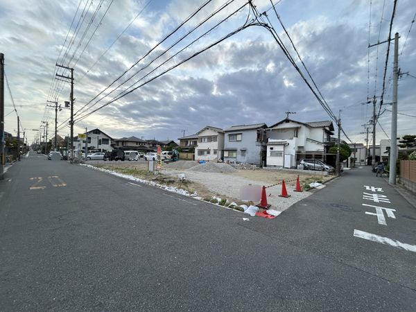 高石市高師浜2丁目 前面道路含む外観 高石市高師浜2丁目 前面道路含む外観