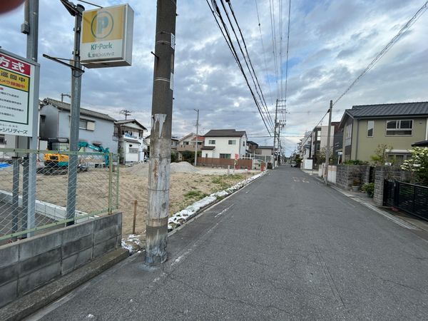 前面道路含む外観