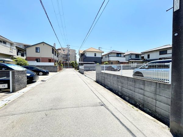 堺市西区浜寺諏訪森町西4丁 前面道路含む外観 堺市西区浜寺諏訪森町西4丁 前面道路含む外観