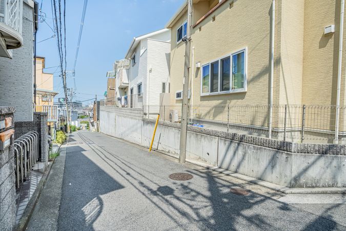 堺市西区上野芝町8丁 前面道路含む外観 堺市西区上野芝町8丁 前面道路含む外観