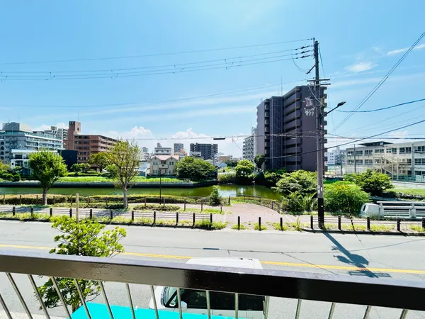 ２階リビング側の窓からの眺望　ぜひご検討下さい。ご連絡お待ちしております。