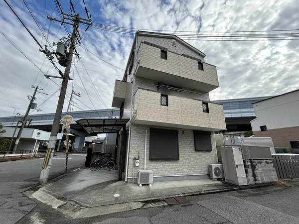 カーポート1台分ございます（車種による制限あり）