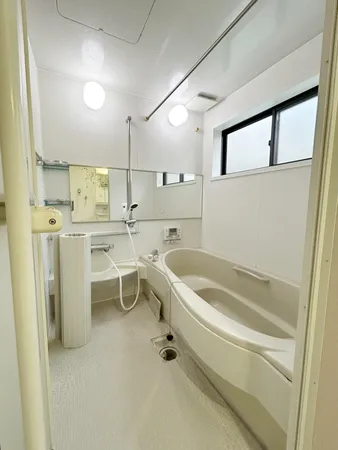 ゆったりと浴槽に浸かって一日の疲れを癒していただけます。