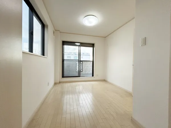 【３階西側洋室/約4.5帖】クローゼットがございます。