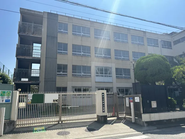 徒歩7分。