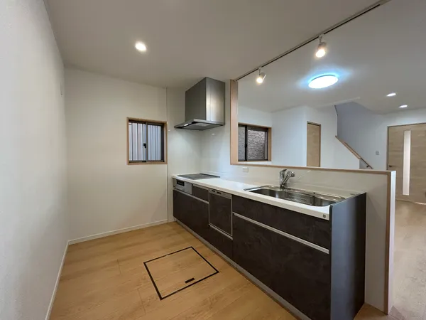 家族との会話が弾む対面式キッチン