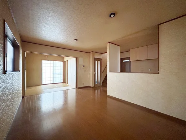 リビングダイニングは二面採光で明るく風通しの良い空間