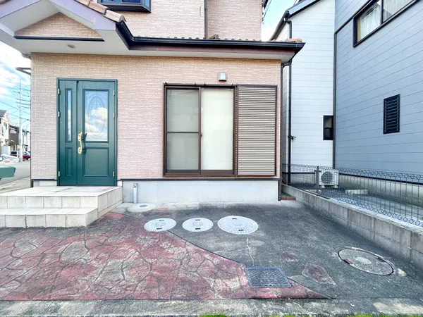 駐車スペースは2台駐車可能（車種による制限あり）