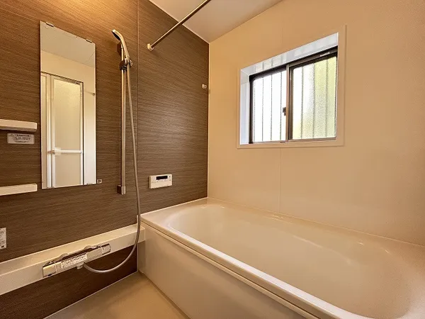 ゆったりと浴槽に浸かって一日の疲れを癒していただけます。