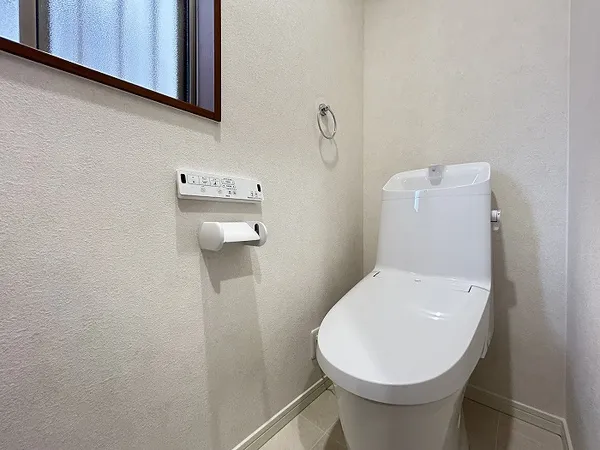 温水洗浄便座が備わっており、毎日快適にお使いいただけます。