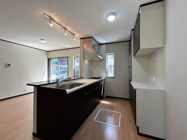 家族との会話が弾む対面式キッチン