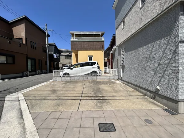 駐車３台可能です。（車種による制限あり）