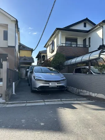 駐車スペースは２台駐車可能です