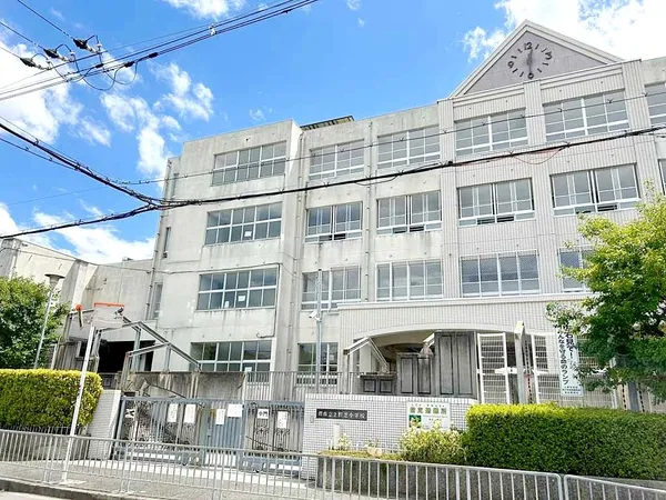 上野芝小学校まで徒歩約13分