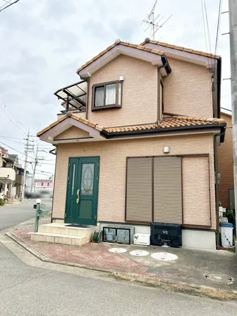 車は車種による制限がありますが、２台駐車可能です。