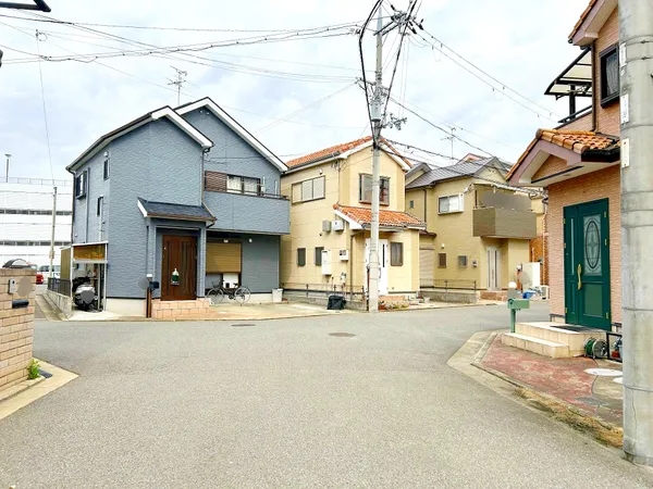 北側前面道路は幅員約6.7ｍです。