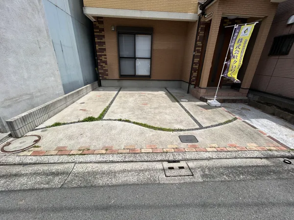 駐車二台可能です（車種による制限あり）