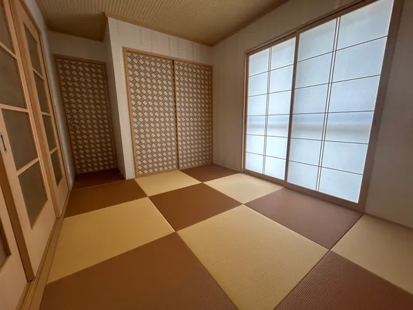 【和室/約6.0帖】リビングから目が届く和室は、小さなお子様のプレイスペースとしても活躍します。