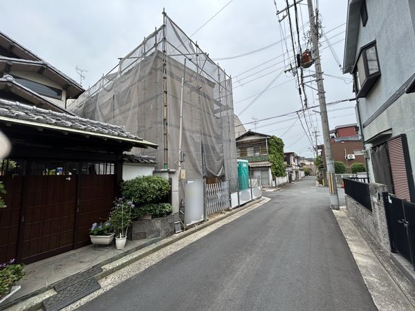 前面道路含む外観
