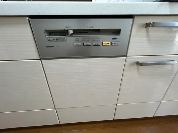 家事負担を軽減してくれる食器洗乾燥機付きです。